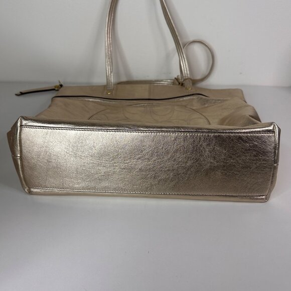 Coach Laura Gold Metallic Leather Signature Tote Bag With Charm & Zip Closure - Picture 5 of 16